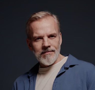 Klaus, 56
